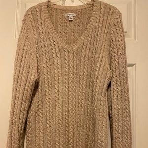 Croft and Barrow tan/oatmeal Vneck sweater